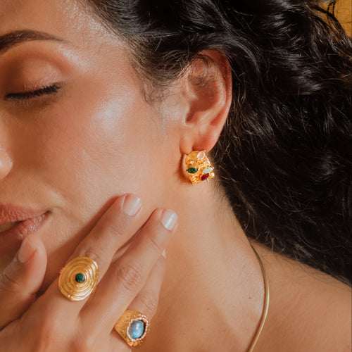 ATMA, ARETES CON PIEDRAS NATURALES Y BAÑO DE ORO