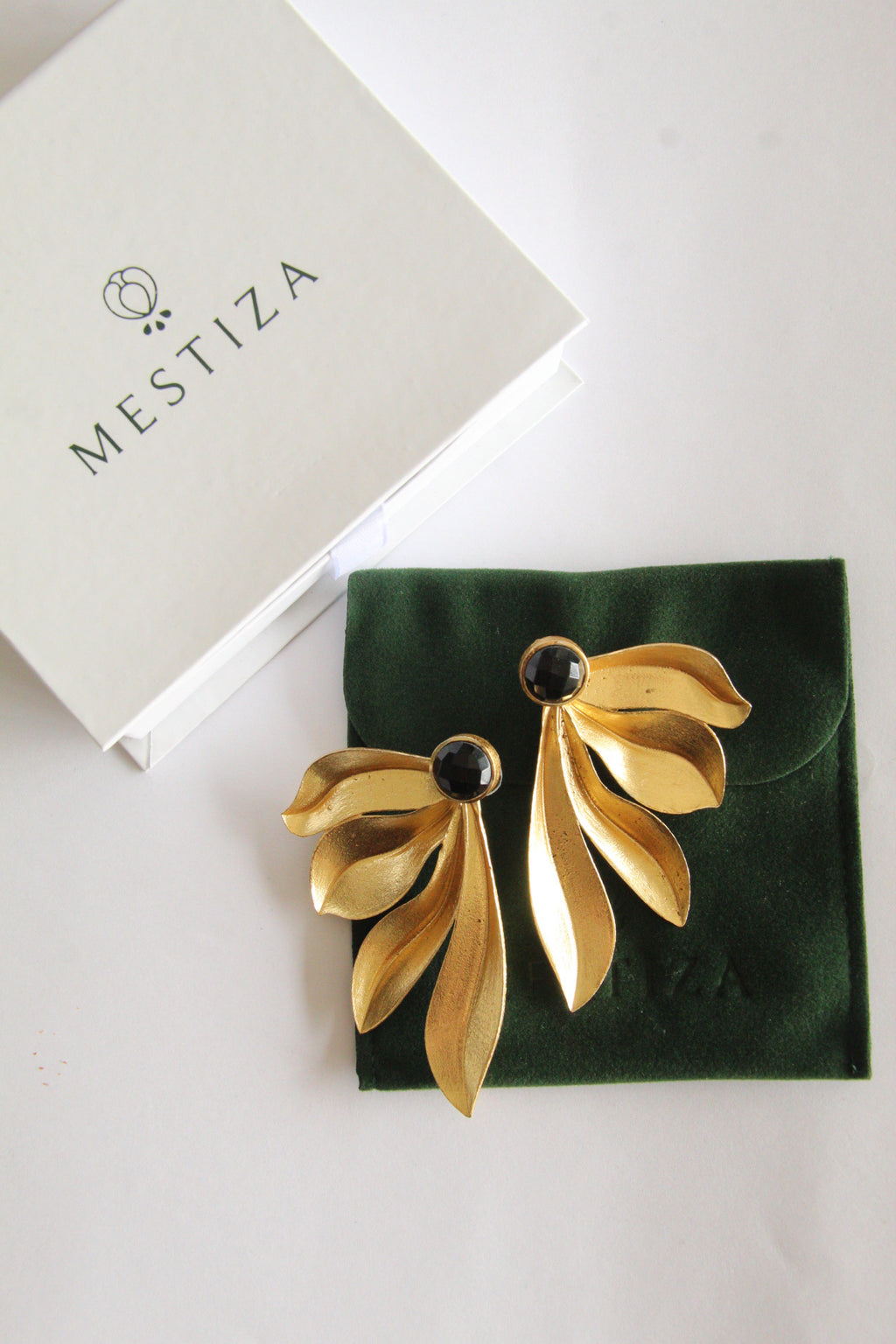 LEONORA, ARETES CON PIEDRAS NATURALES