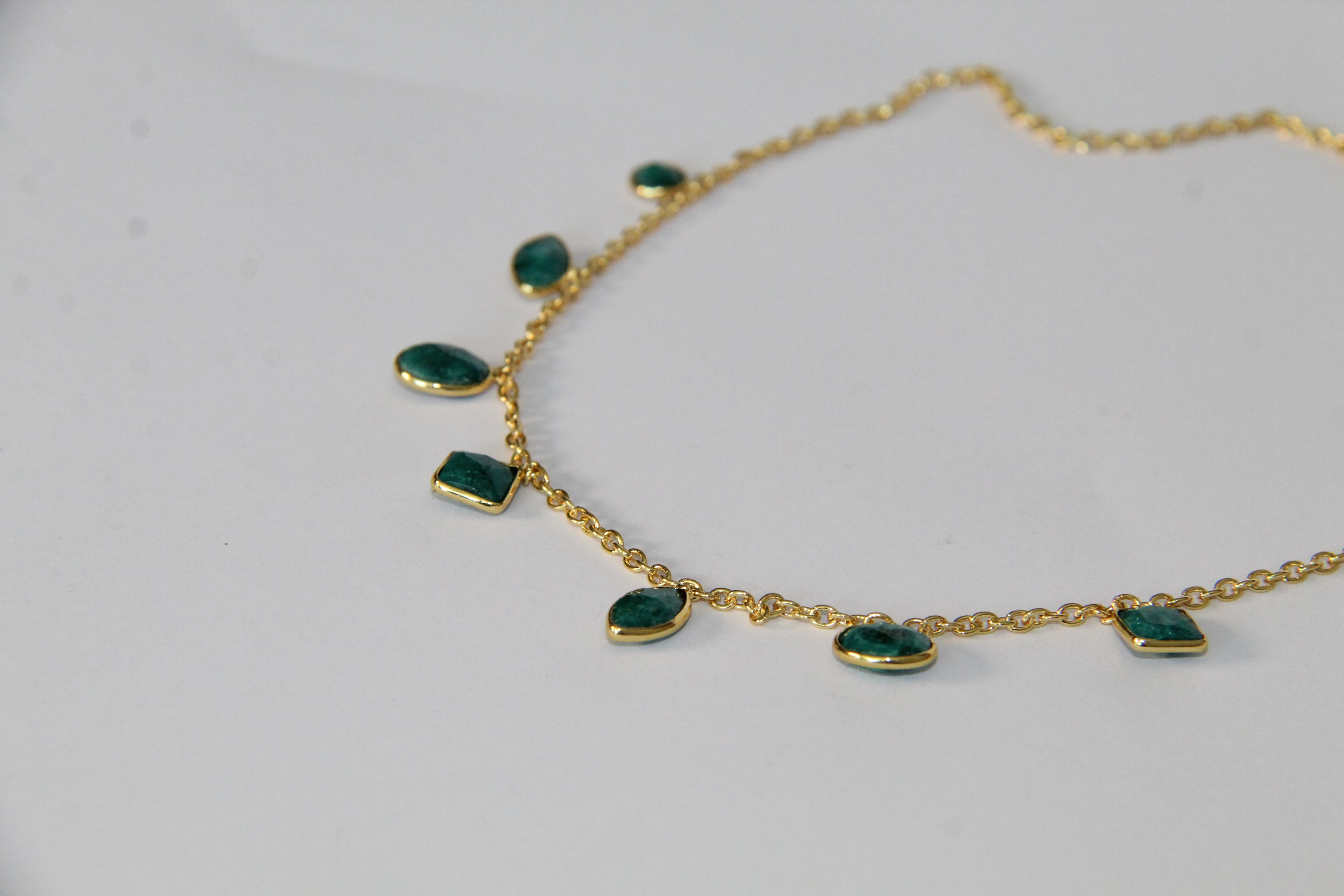 MAR, COLLAR CON PIEDRAS NATURALES Y BAÑO DE ORO.