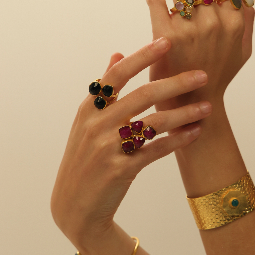 SHINE anillo con piedras y baño de oro de 24k