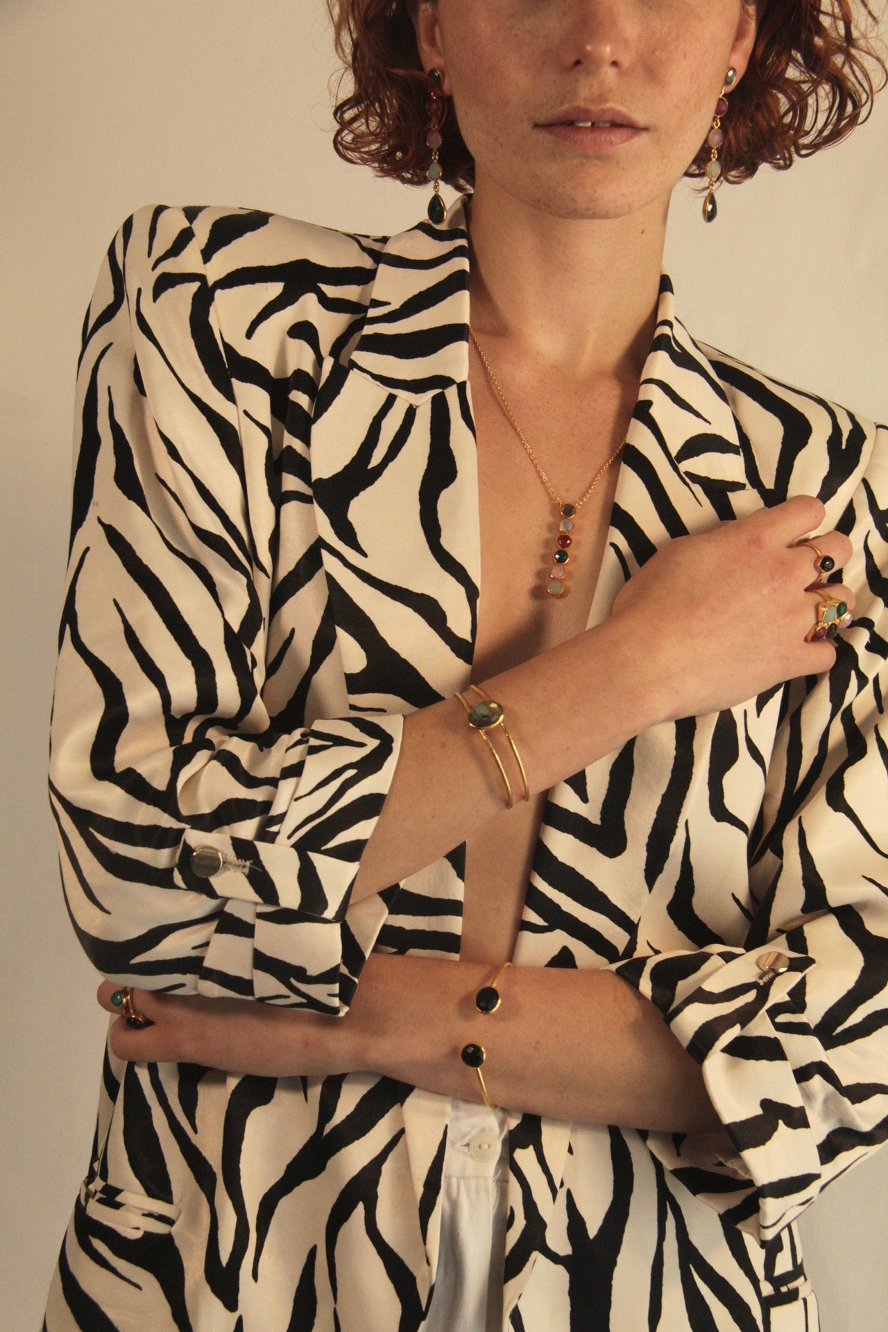 JULIA, aretes de piedras naturales