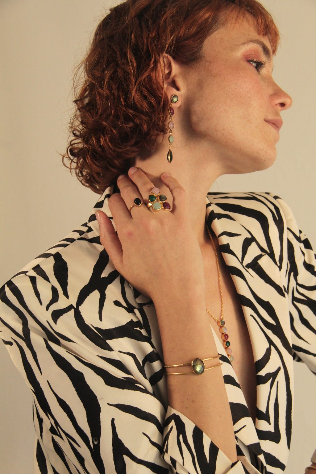 JULIA, aretes de piedras naturales