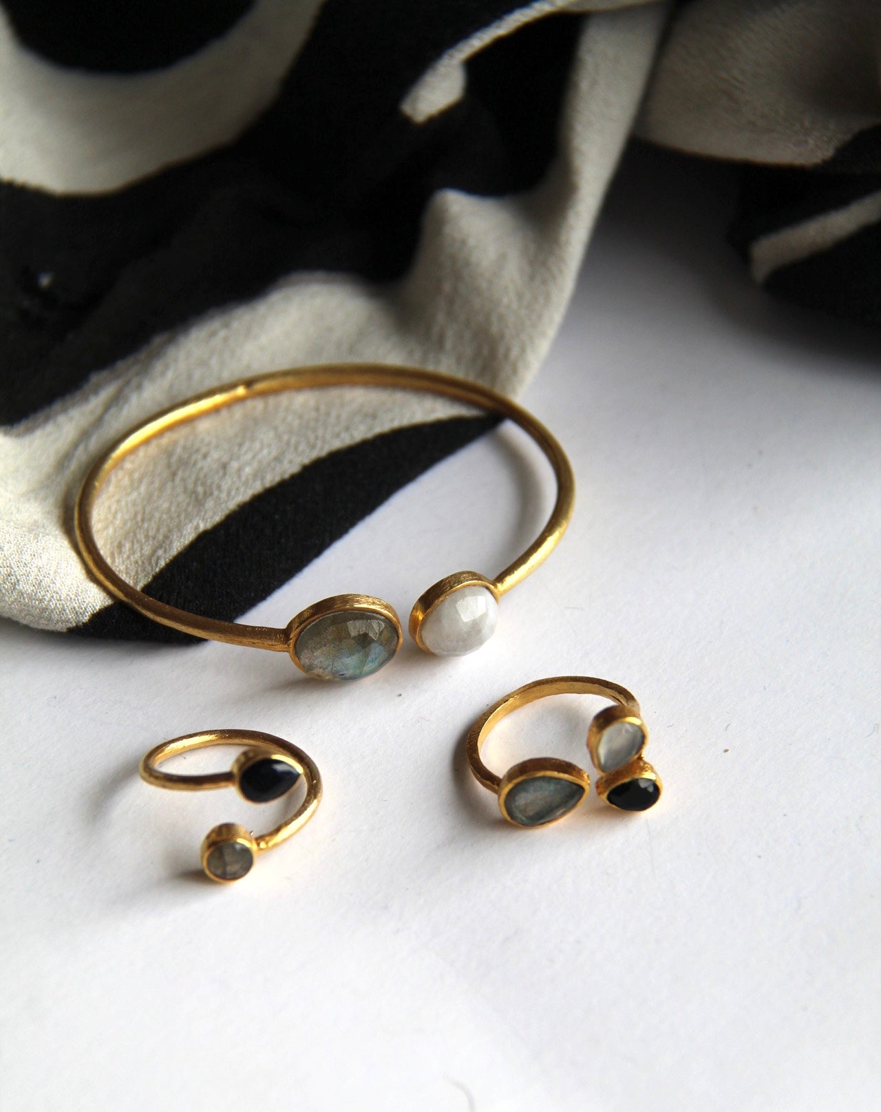 CLOE, BRAZALETE CON PIEDRA NATURAL